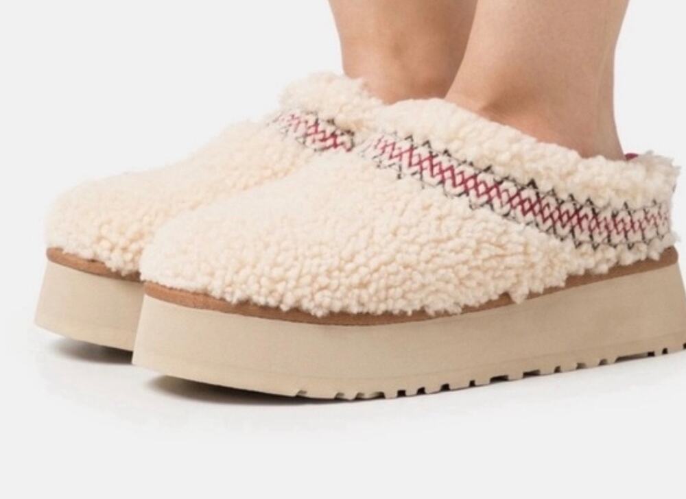 Tazz Ugg Braid "Heritage Braid Natural" slippers
Size 8 
Excellent  condition!